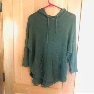 Super soft and comfy XS Lou and grey hunter green three quarter sleeve hoodie